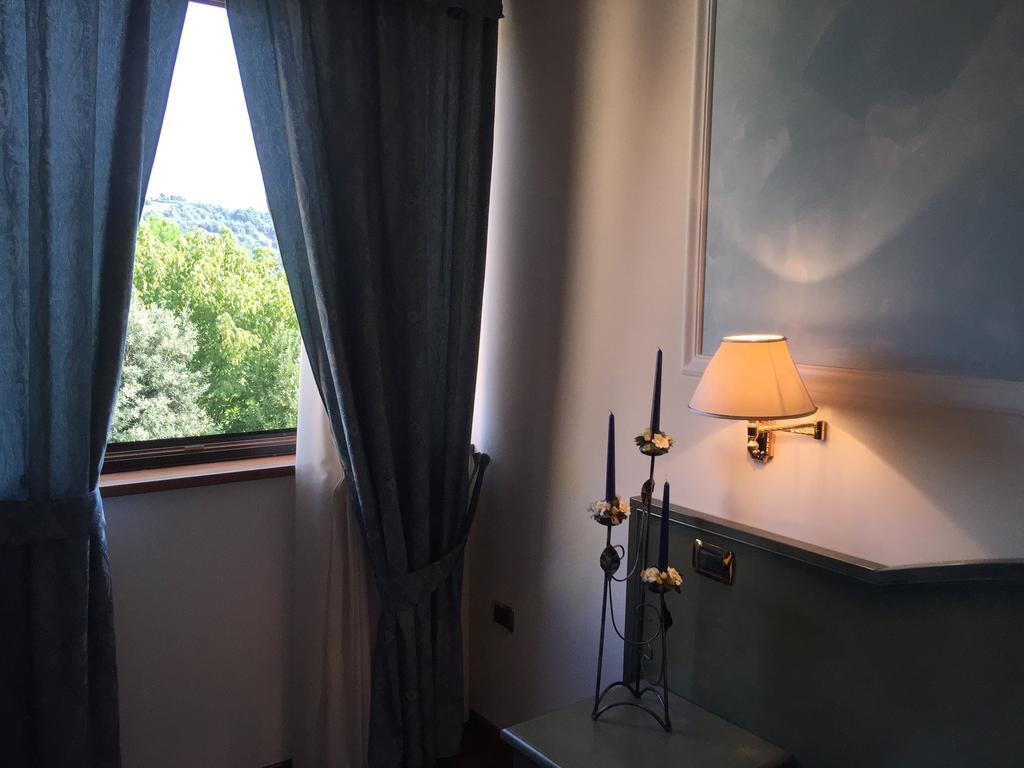 奥斯卡阿莫李娜酒店 Montegiorgio 客房 照片