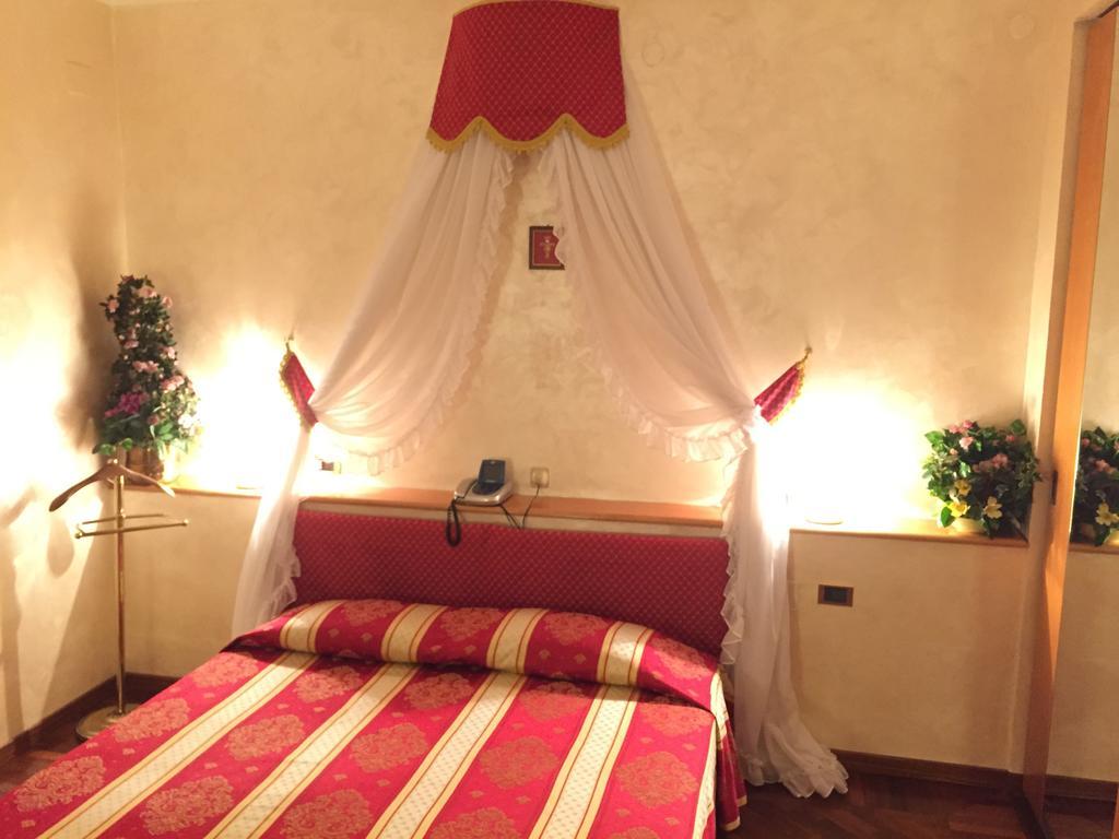 奥斯卡阿莫李娜酒店 Montegiorgio 客房 照片
