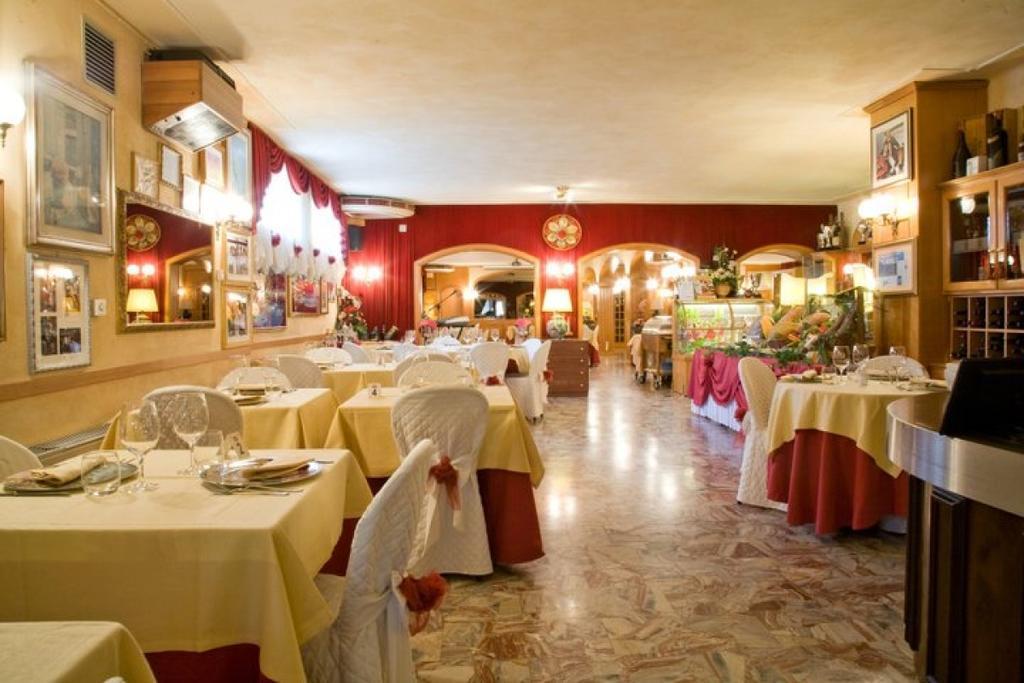 奥斯卡阿莫李娜酒店 Montegiorgio 外观 照片